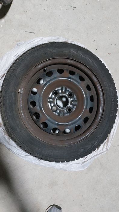 Anvelopa iarna Nokian 155/65/R14 cu janta sau fara, stare f buna