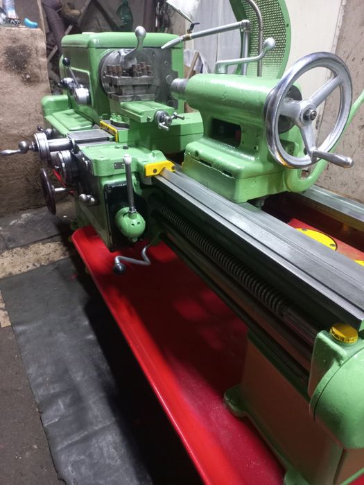 Токарный станок .