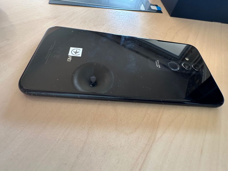 Продавам HUAWEI Mate 20 lite