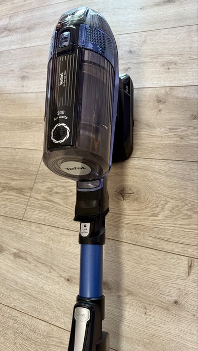 Продам вертикальный моющий пылесос Tefal Flex