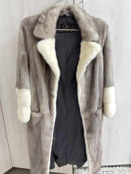 Конадская норковая шуба . В отличном состоянии . Торг есть