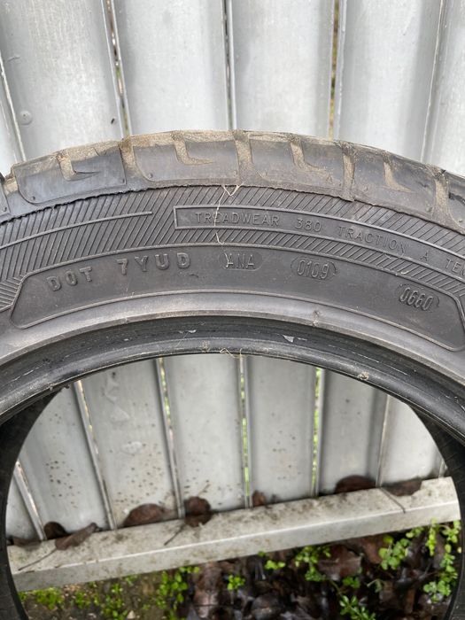 Продавам 4 броя гуми 215/55/16 като 2 са Kenda, 1 Lassa и 1 Accelera!