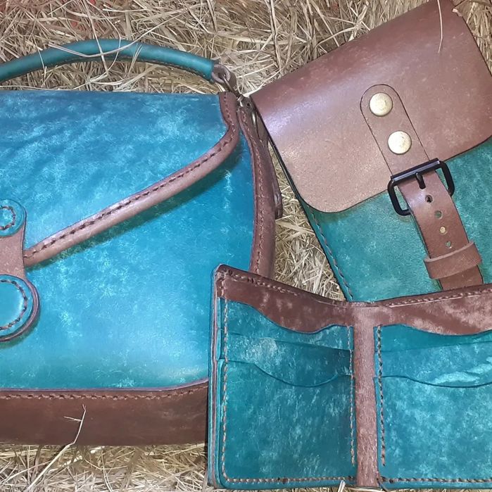 Ръчно изработени чанти и аксесоари от дъбена висококачествена кожа.