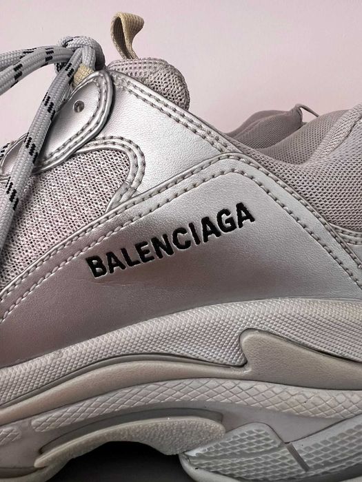Balenciaga Triple S 42 Metallic Grey Corabia • OLX.ro