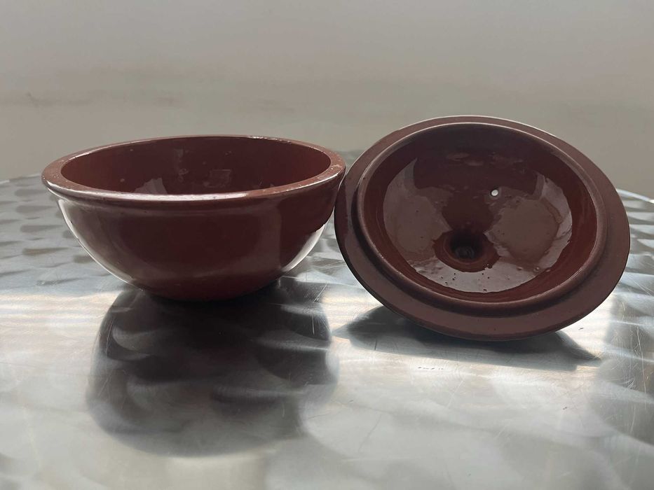 Продавам нов глинен гювеч и нови глинени гювечета