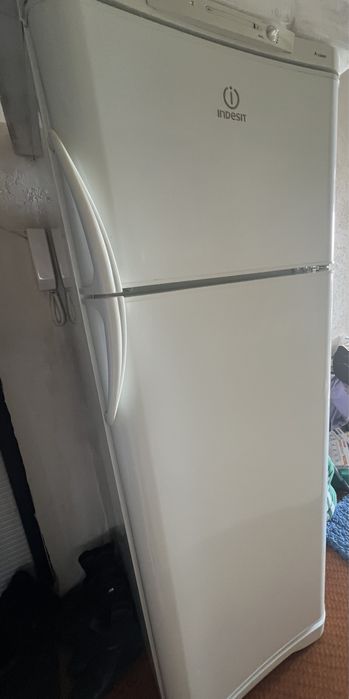 Холодильник indesit