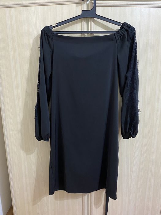 Vând rochie neagra de ocazii