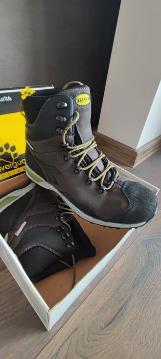 Работни обувки - чисто нови.