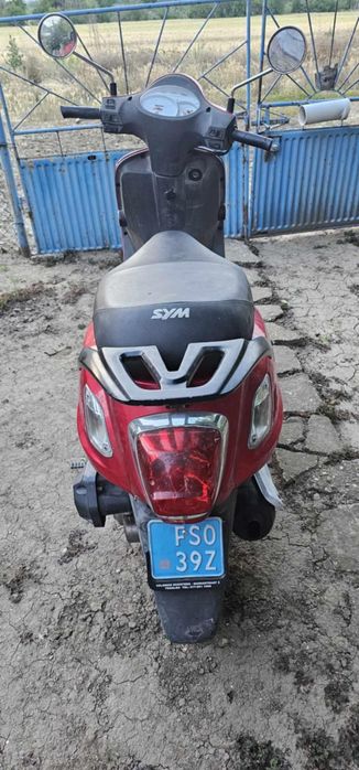 SYM скутер 50кубика