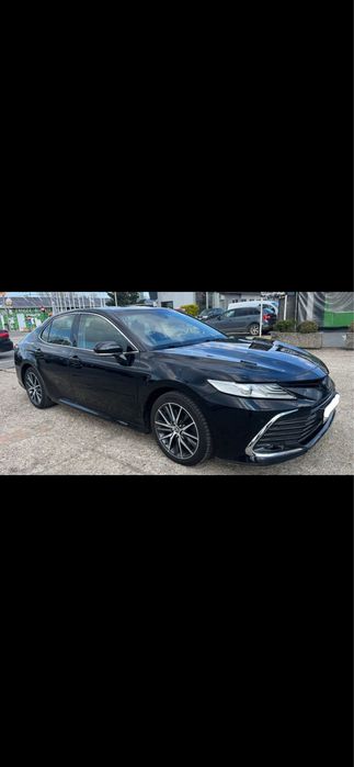 Vând Toyota Camry, anul 2022.