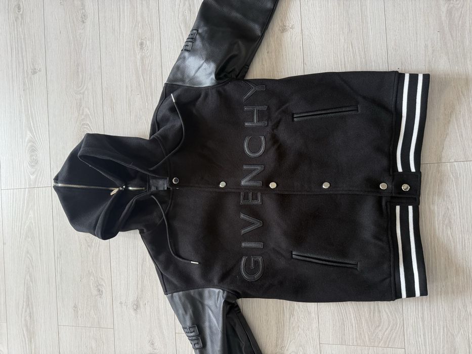 Jacketa Givenchy