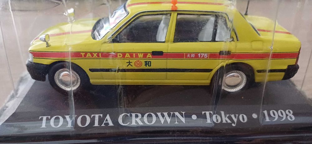 taxi Toyota Crown Comfort Tokyo 1998, macheta noua masina