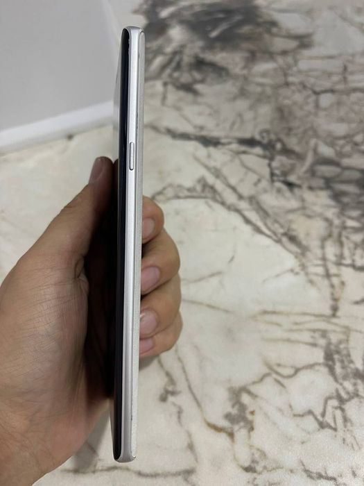 Samsung Galaxy Note 9  holati yaxshi