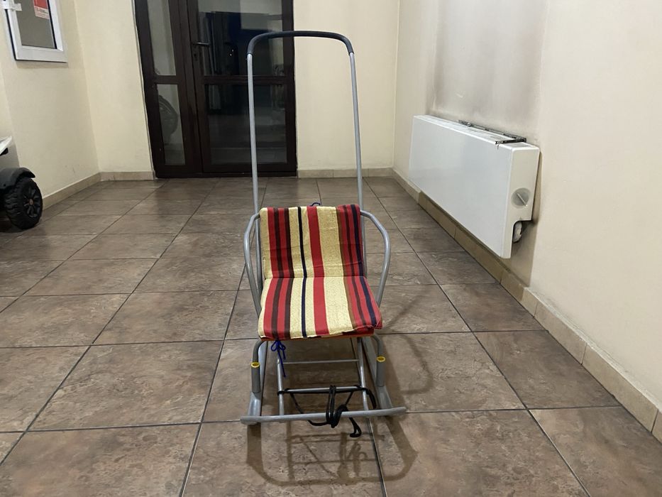 Санки с сиденьем и ручкой