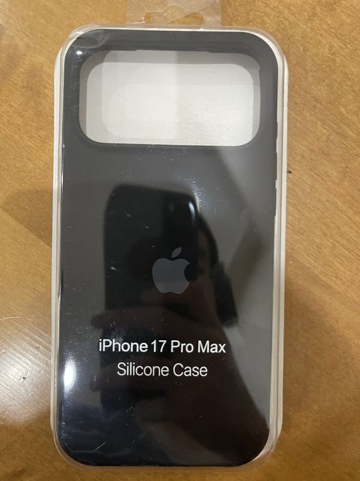 Черный силиконовый чехол на Iphone 17 pro max