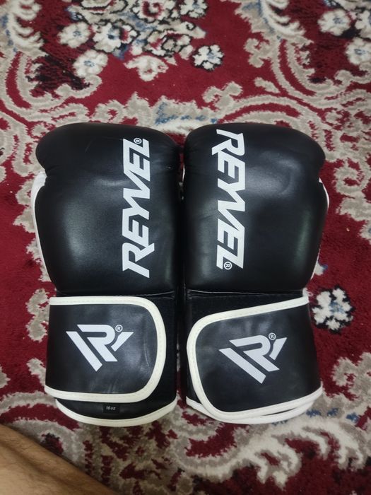Боксерские перчатки REYVEL Maximum Protection