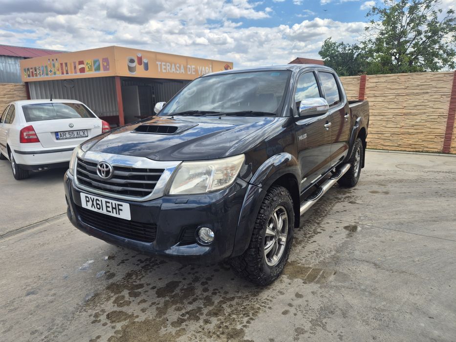 TOYOTA Hilux