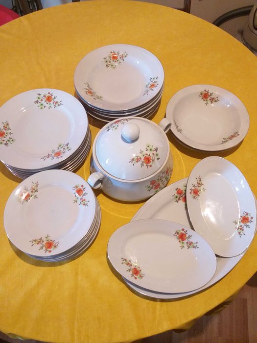 Порцеланов сервиз за хранене