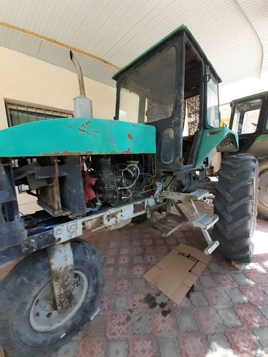 TTZ 8011 traktor sotiladi