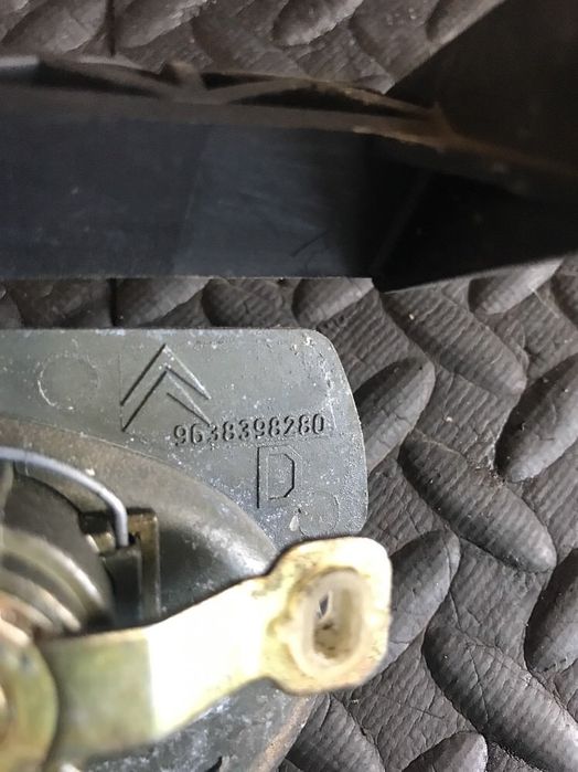 Външна дръжка предна дясна врата черна за Citroen C5 (2001-2005) 9638398280