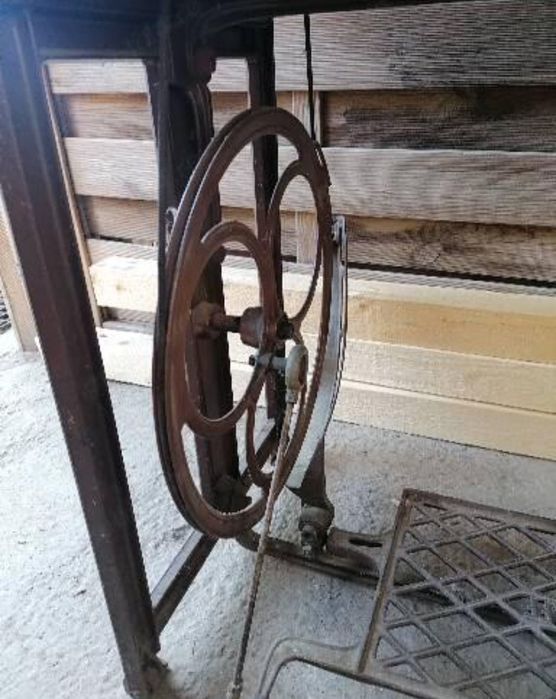 Mașina de cusut Pfaff vintage