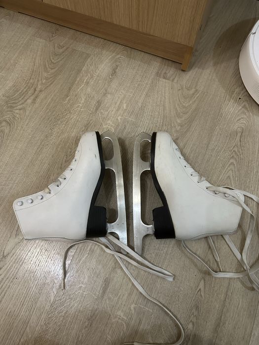 Коньки белые женские