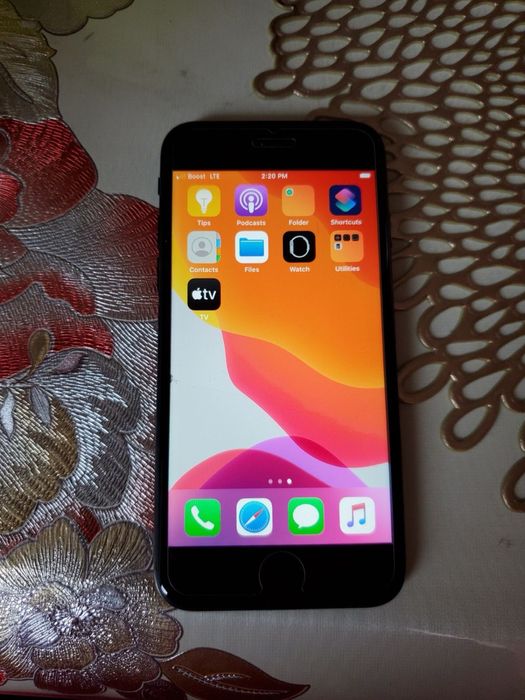 Срочно продам iPhone 7 plus в хорошем состояние