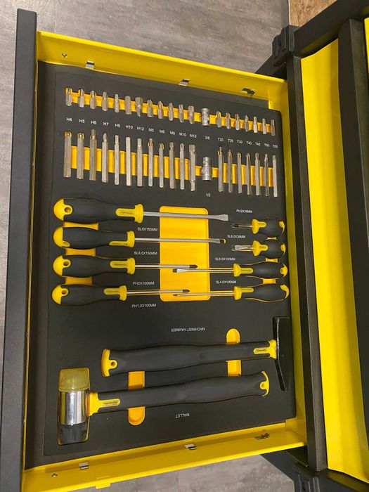 Бормашина ударна безч. 20V 2-ск. 2х4Ah 155Nm куфар/	Количка за инструм