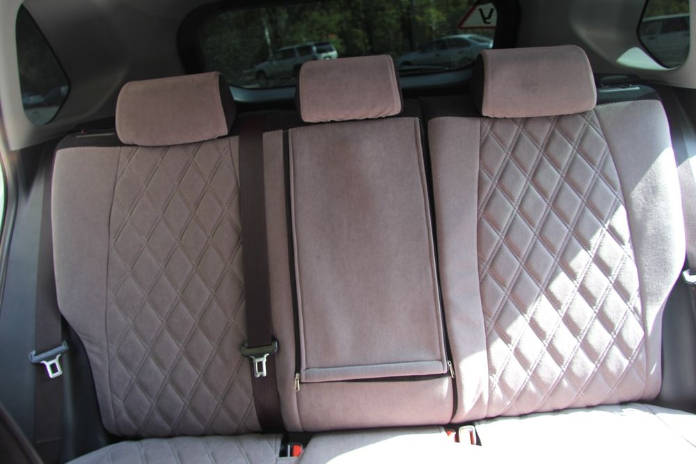 Авто чехлы кроссовер Rav4 отл сост