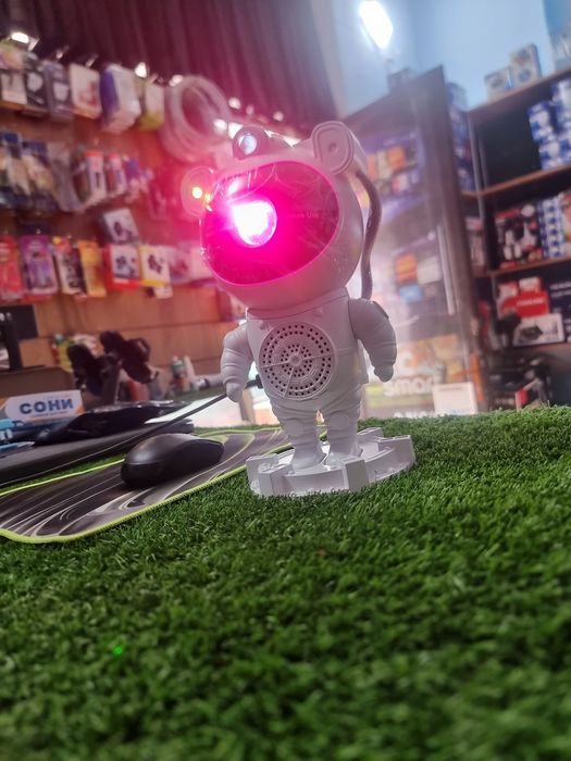 Prayoktor osmon jisimlarini kursatdai pult bulutuh bor muzika