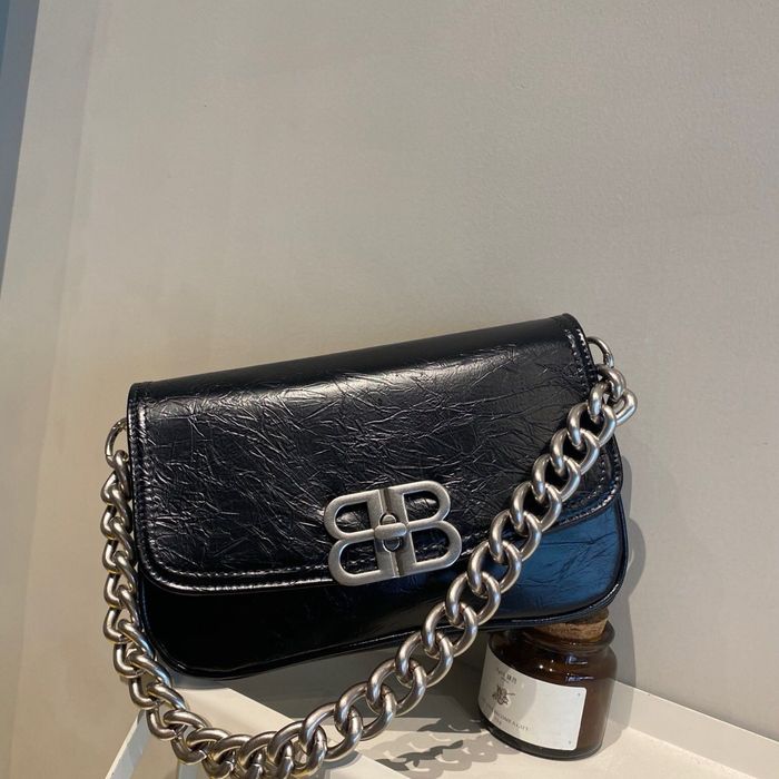 Новая кожаная с ремешком и цепью