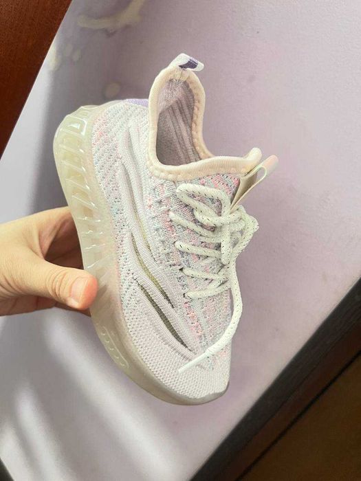 28 РАЗМЕР Детский крассовка йенги QIZ BOLA uchun