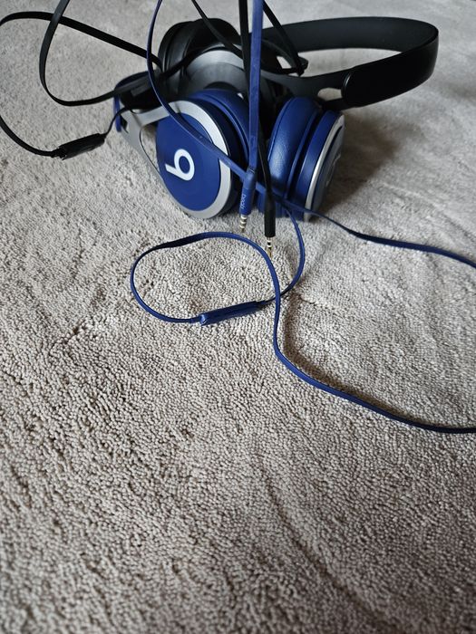 Слушалки Beats EP On Ear с микрофон и управление  на музиката