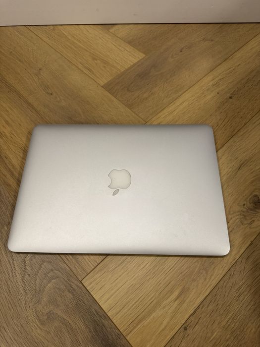 Продаю MacBook Air 13” Early 2015