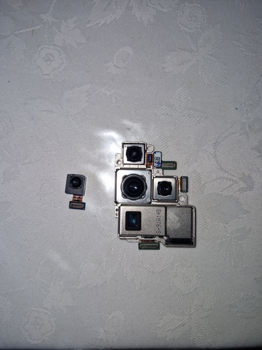 Передняя и задняя камера s21 ultra