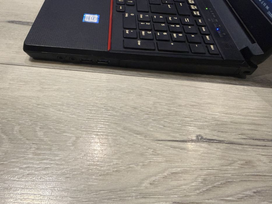 Fujitsu E557-i5 7200u/8гб/250гб ссд
