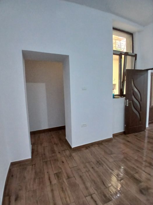 Vand urgent apartament ultracentral la vila parter