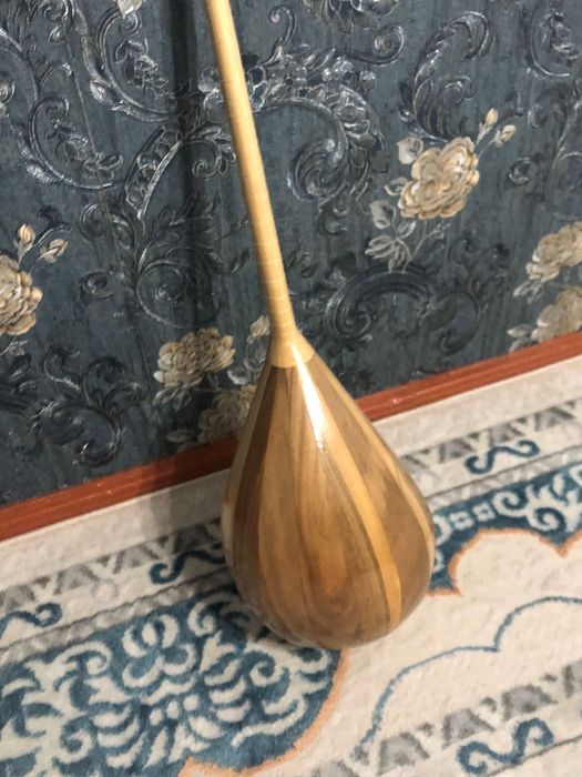 Продаю казахскую домбыру