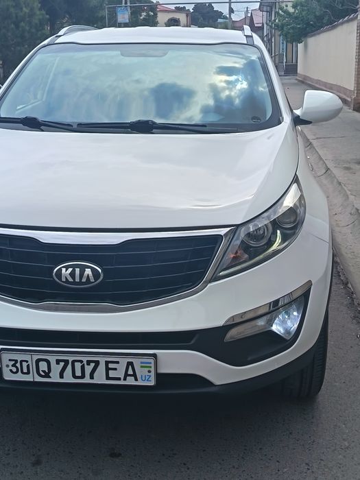 Машина в очень хорошем состоянии по местам есть краски