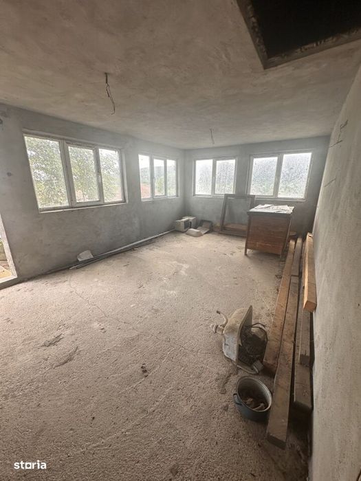 Casa/Spatiu Comercial - Genuneni