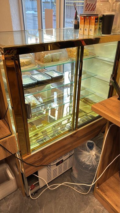 Продам холодильник витрину