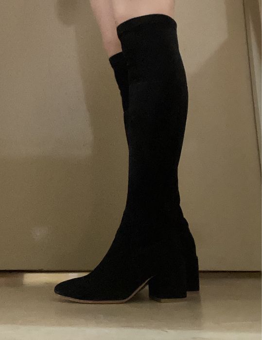 Замшевые ботфорты со съемными ремешками