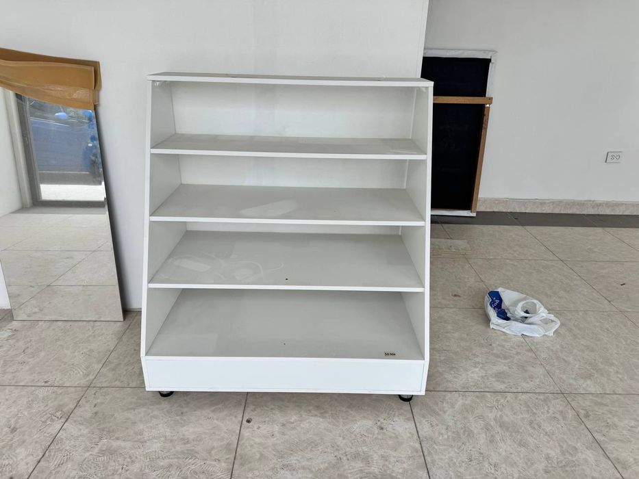 Стеллажи белые для магазина из МДФ