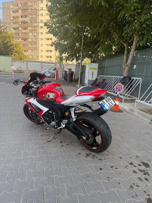 Vând gsx-r k7 600