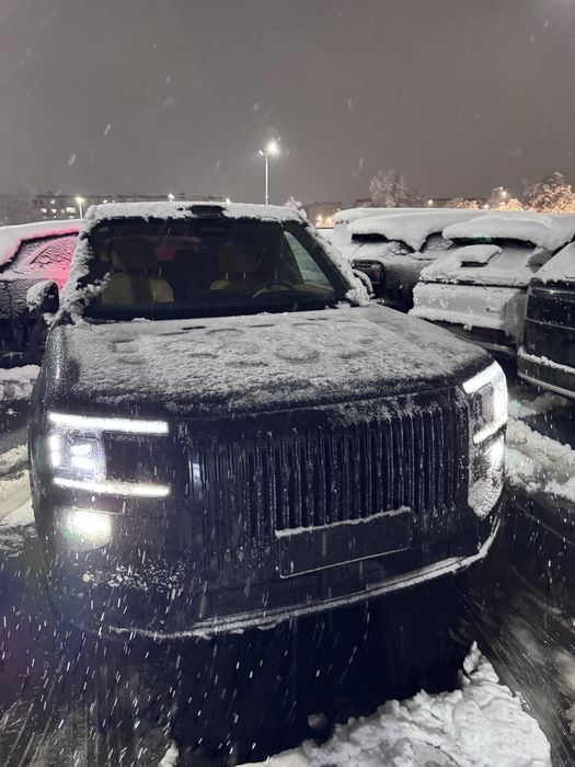 Zeekr 9x 70 kv full black edition sideniya aylanadi 2ta manitor bor