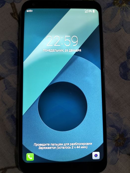 Продам телефон LG Q6