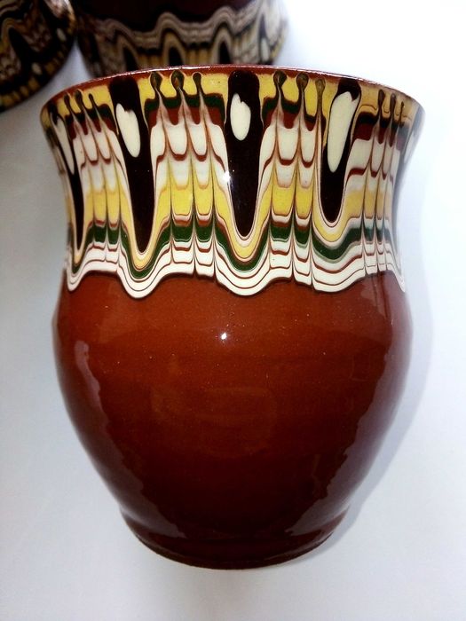 Стари неупотребявани глинени чаши