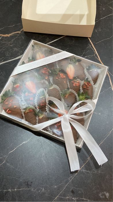 КЛУБНИКА в шоколаде. Есть каспий ред