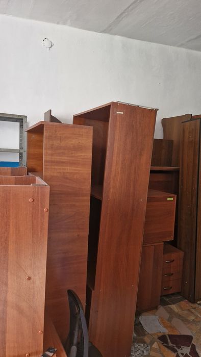 Продам мебель офисную.