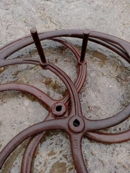 Vând roți din fontă